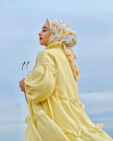 فستان أصفر جميل